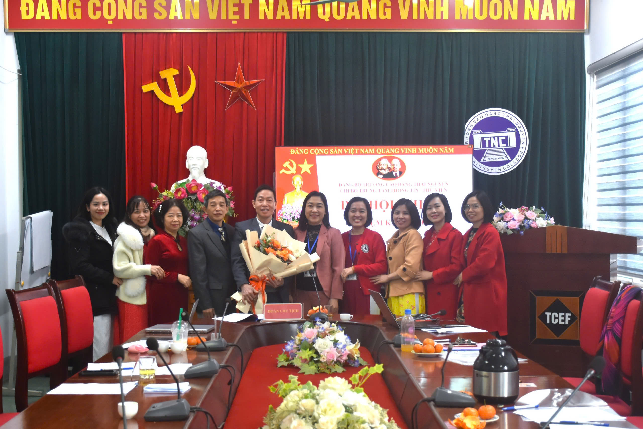 Đại hội Chi bộ Trung tâm Thông tin - Thư viện (TTTTTV) nhiệm kỳ 2025 - 2027 thành công tốt đẹp