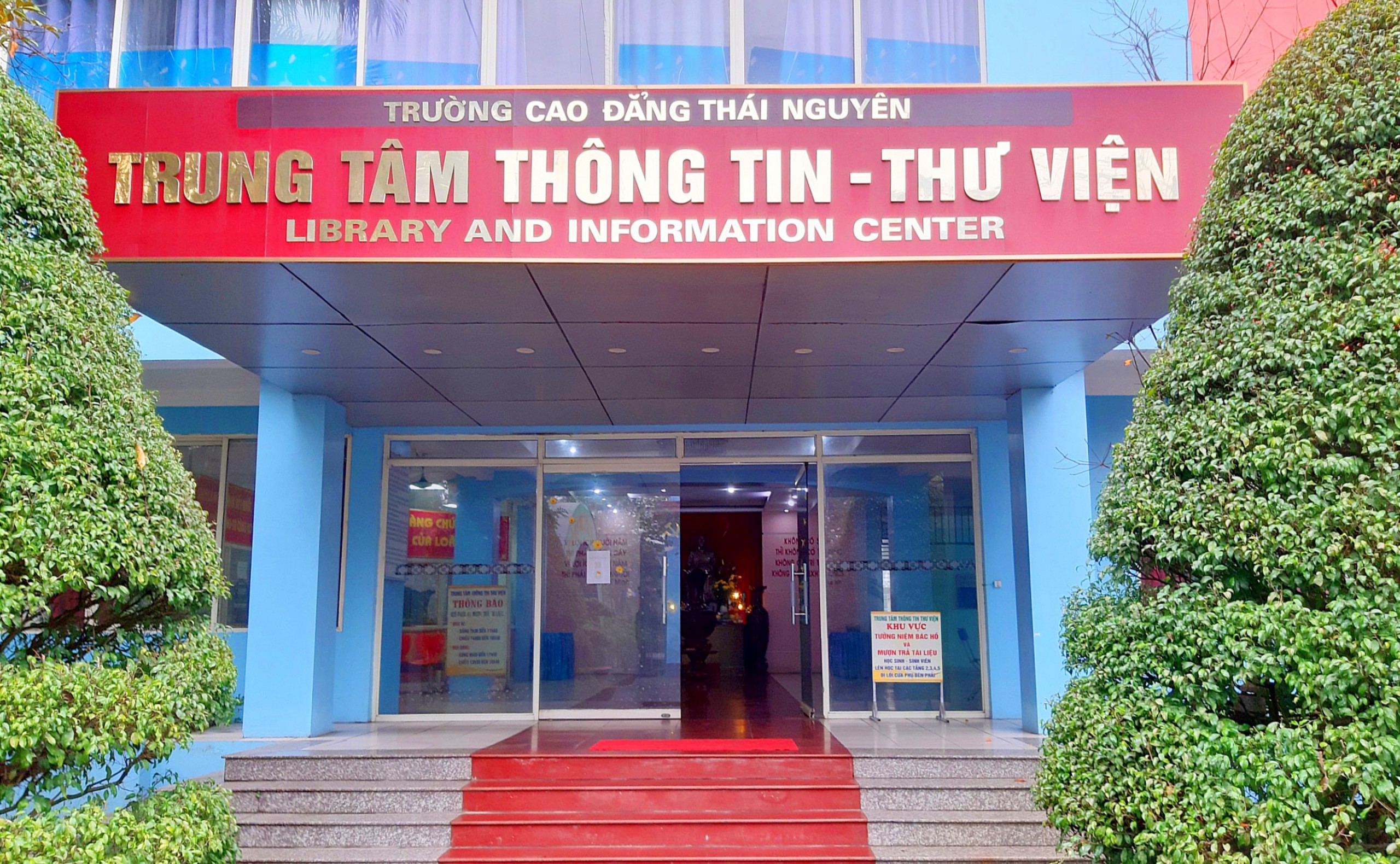 Lịch sử hình thành và thành tích Trung tâm Thông tin - Thư viện